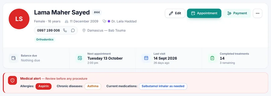 The top of a patient file with the red medical alert bar: allergies, chronic diseases and medications